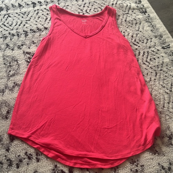 V Neck High-Low Tank - Picture 2 of 6